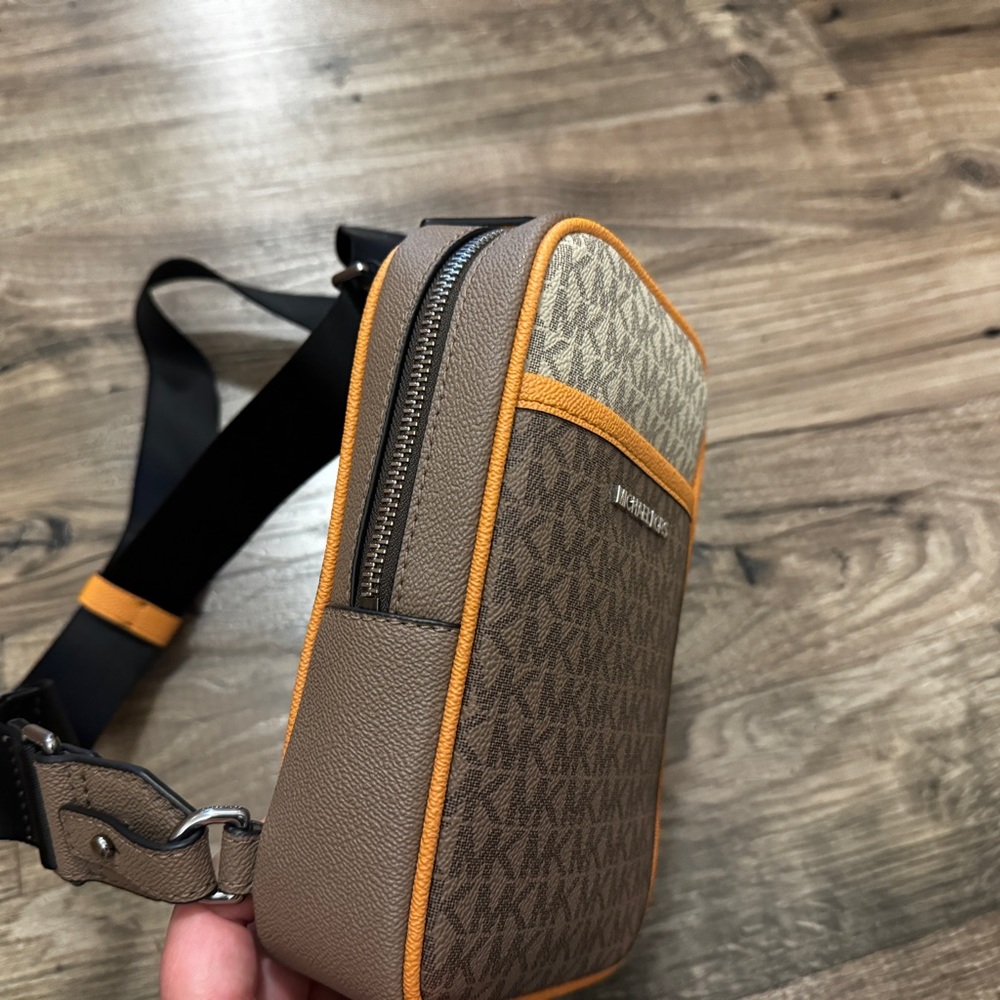 michael kors cooper md sling pack Dusk NWT - Picture 2 of 7